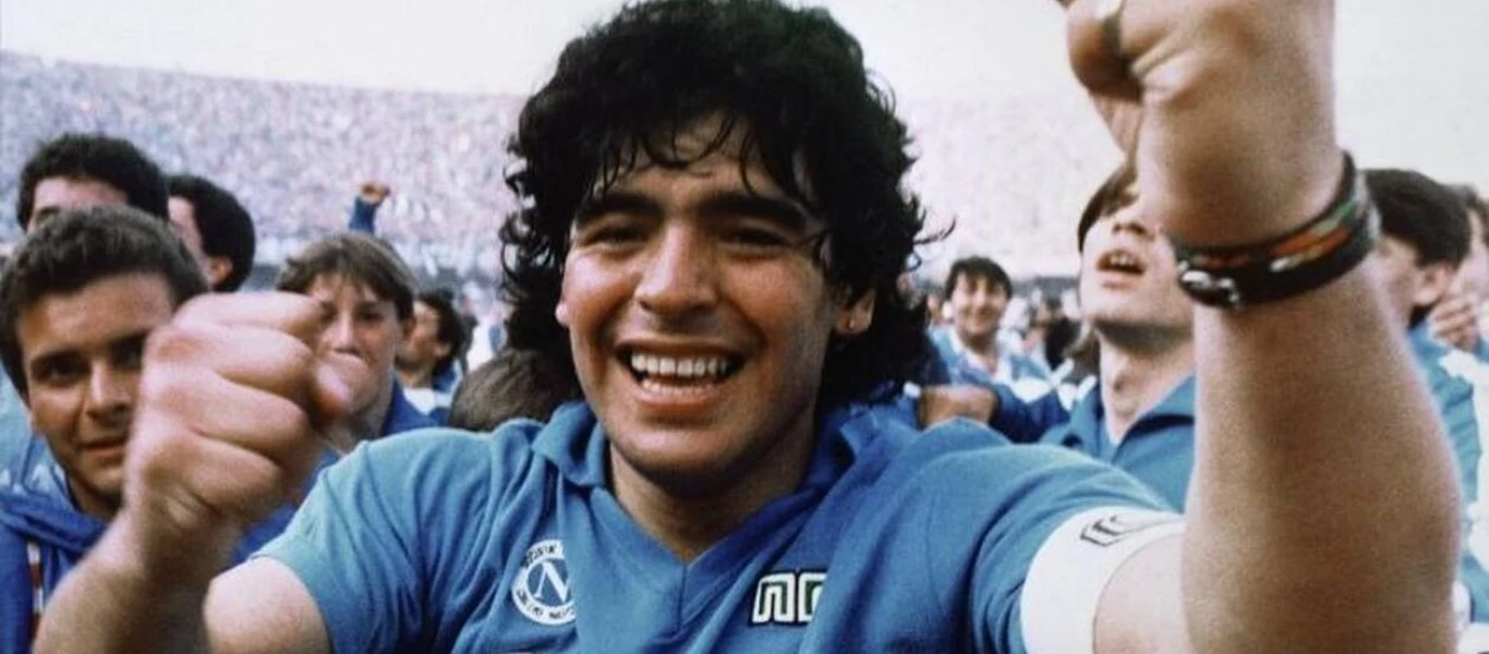 Ντιέγκο Μαραντόνα: Όταν το 1985 έπαιξε στη λάσπη για φιλανθρωπικό αγώνα (βίντεο)